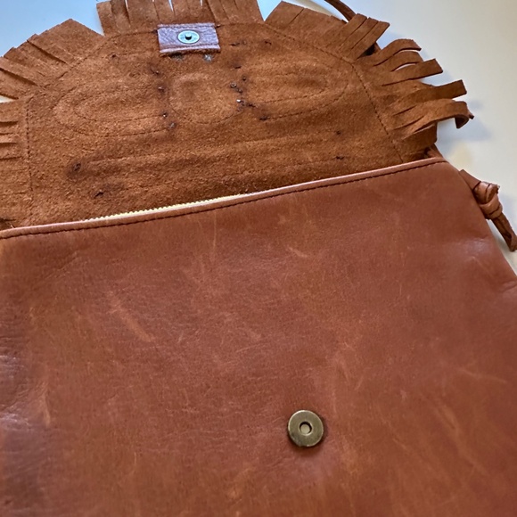 Grooves & Grain Handmade Crossbody Brown Leather Patchwork Bag - Picture 7 of 8